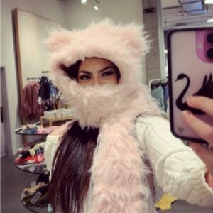 Meet your Posher, Ava